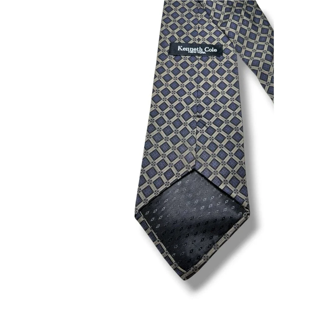 Kenneth Cole 56” x 4” Navy and Gray Linked Diamond Silk Tie